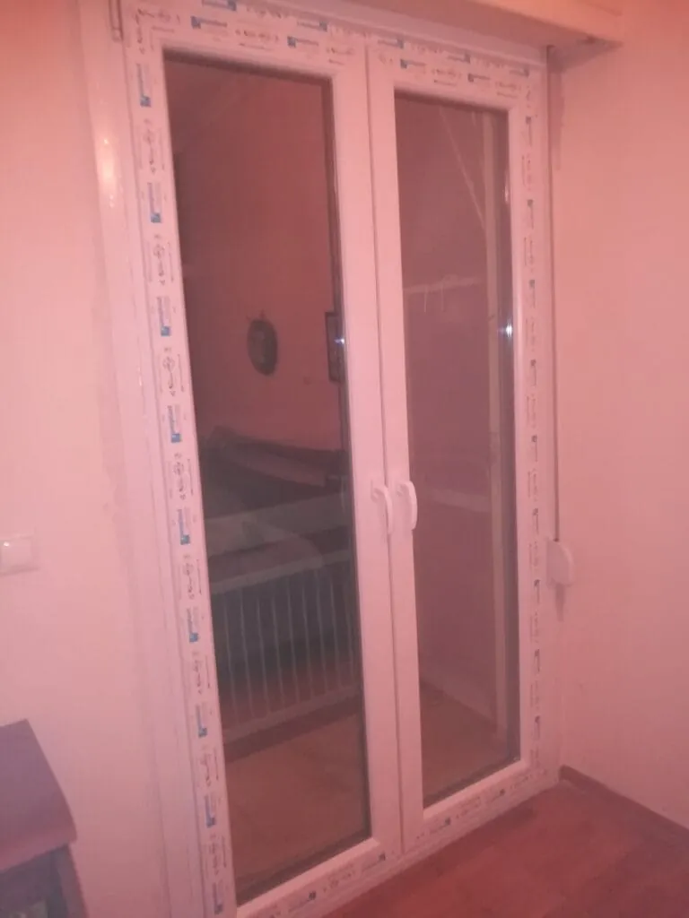 μπαλκονόπορτα pvc τεχνοπαν κυψάλη