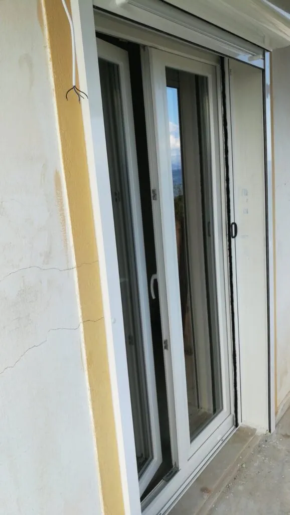 μπαλκονόπορτα pvc τεχνοπαν
