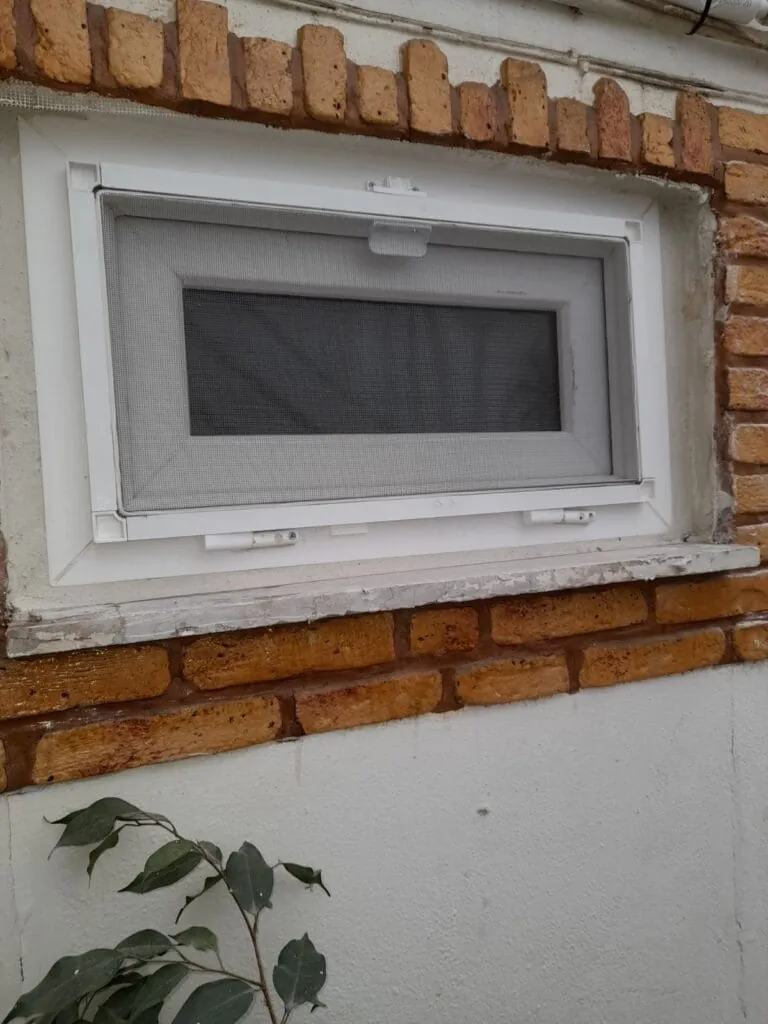 παράθυρο μπάνιου pvc δραπετσώνα