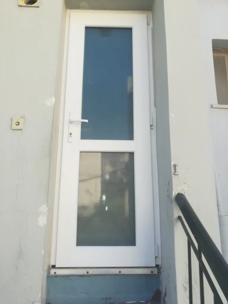 Εξώπορτα pvc πέραμα