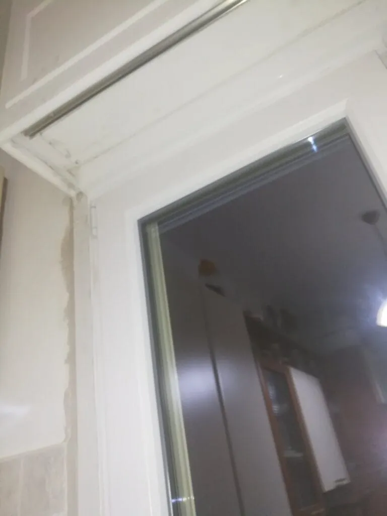 μπαλκονόπορτα pvc κυψάλη με μερεμέτι
