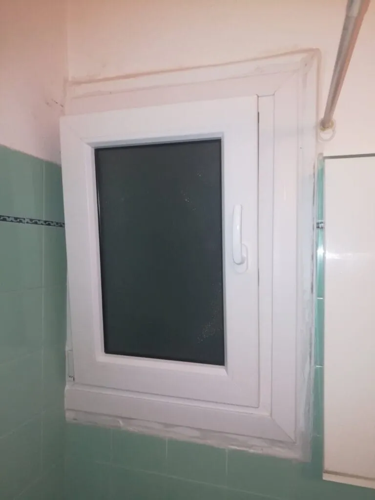 παράθυρο μπάνιου pvc