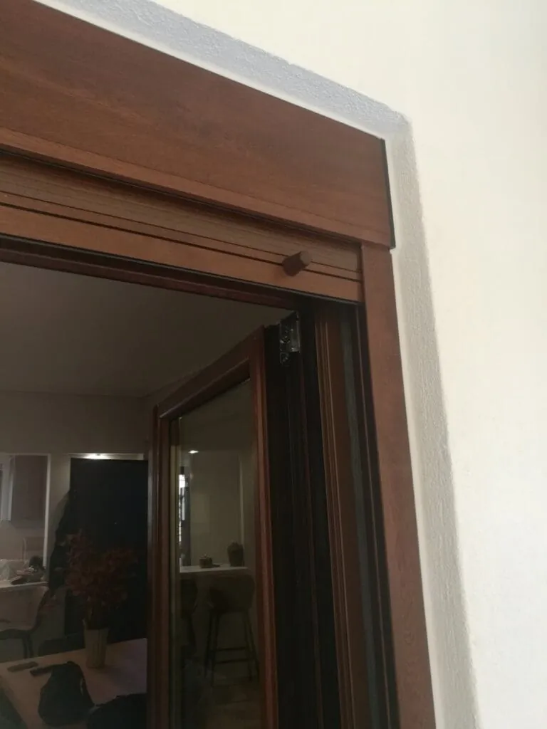 Ρολό και σίτα σε μπαλκονόπορτα Pvc στα Βριλήσσια