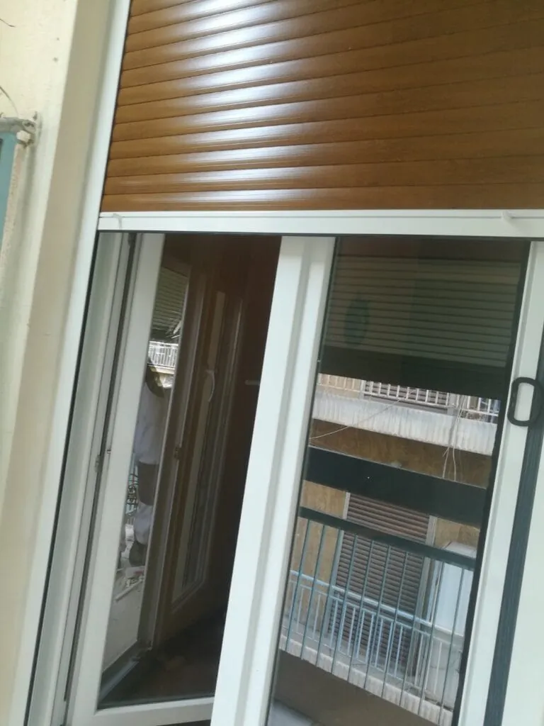 ρολό και μπαλκονόπορτα pvc κυψέλη